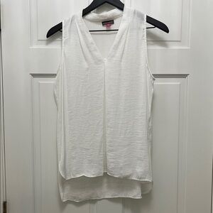 Vince Camuto White Flowy V Neck Sleeveless Blouse - Size XS